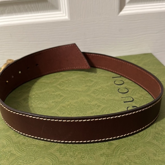 Brown leather with goldtone hardware belt - Picture 4 of 8